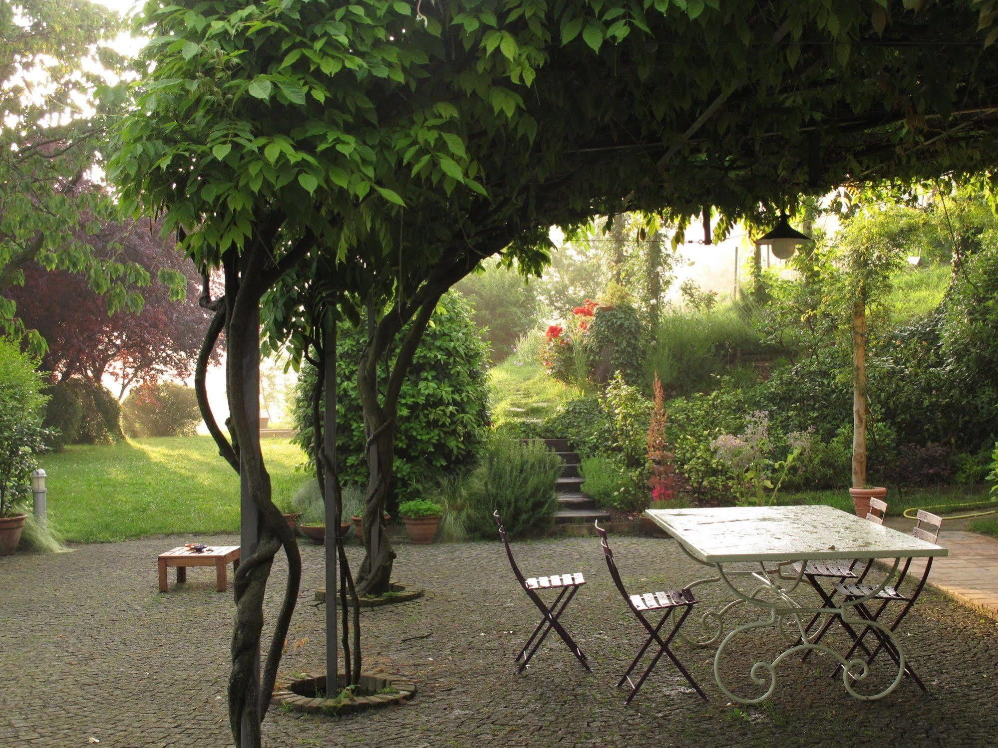 Sotto La Luna Bruna B&B Cocconato Екстер'єр фото